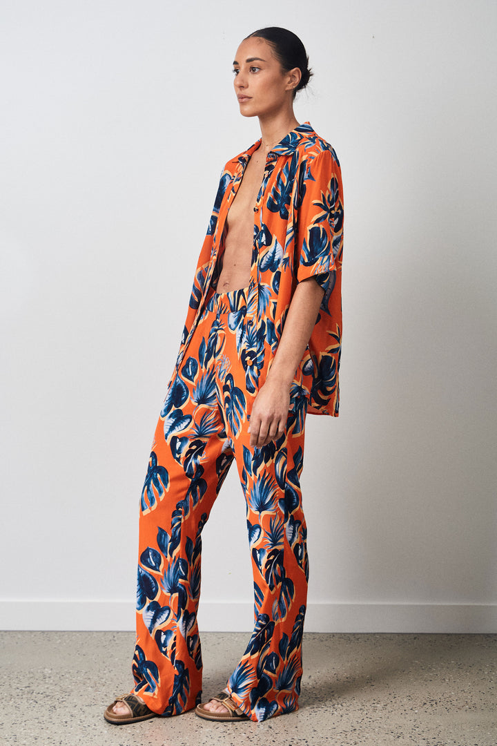 COWES SHIRT MONSTERA SCARLET