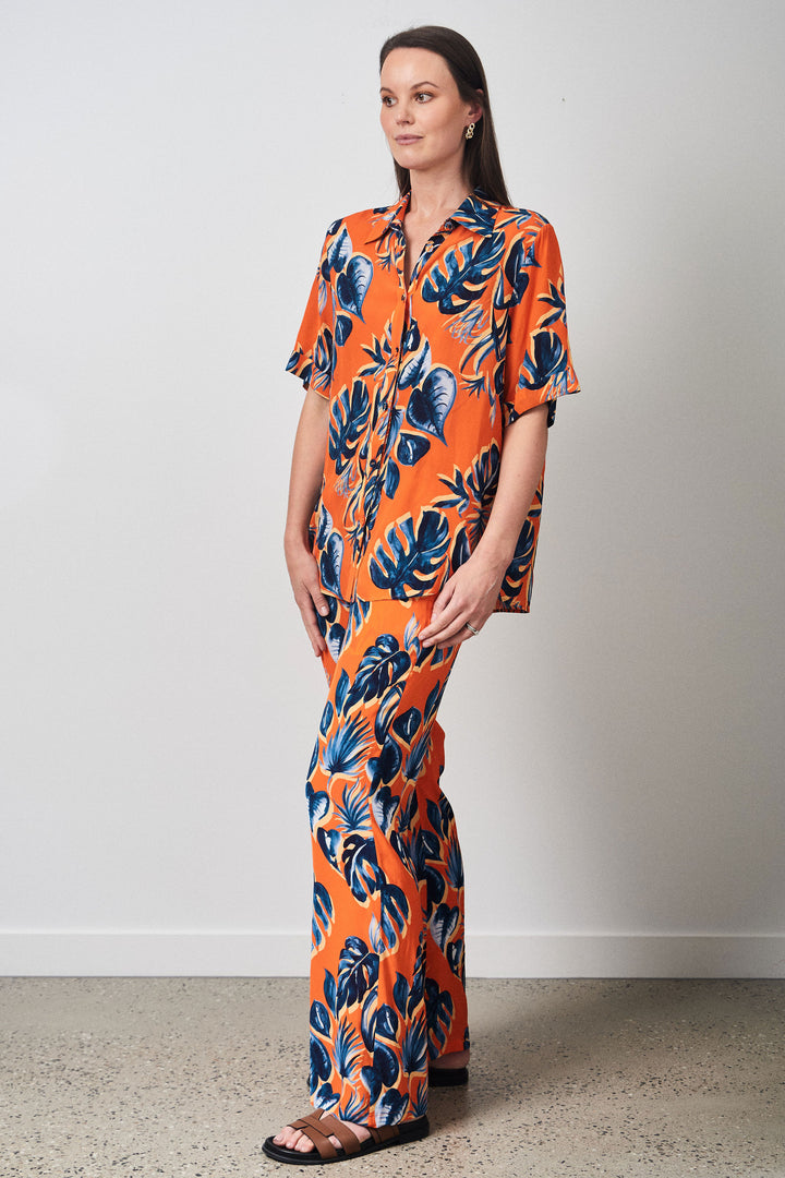 COWES SHIRT MONSTERA SCARLET