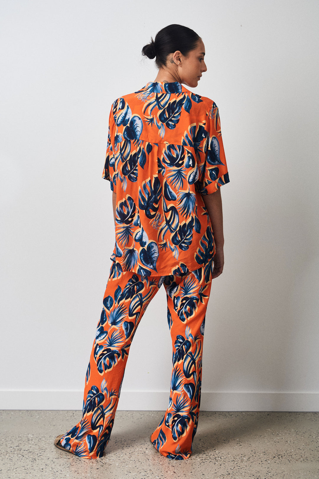 COWES SHIRT MONSTERA SCARLET