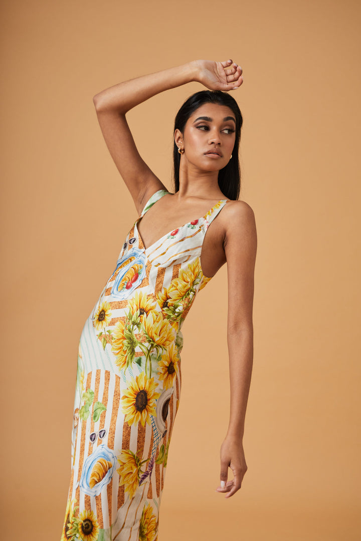 CRUMPET DRESS GOOD MORNING